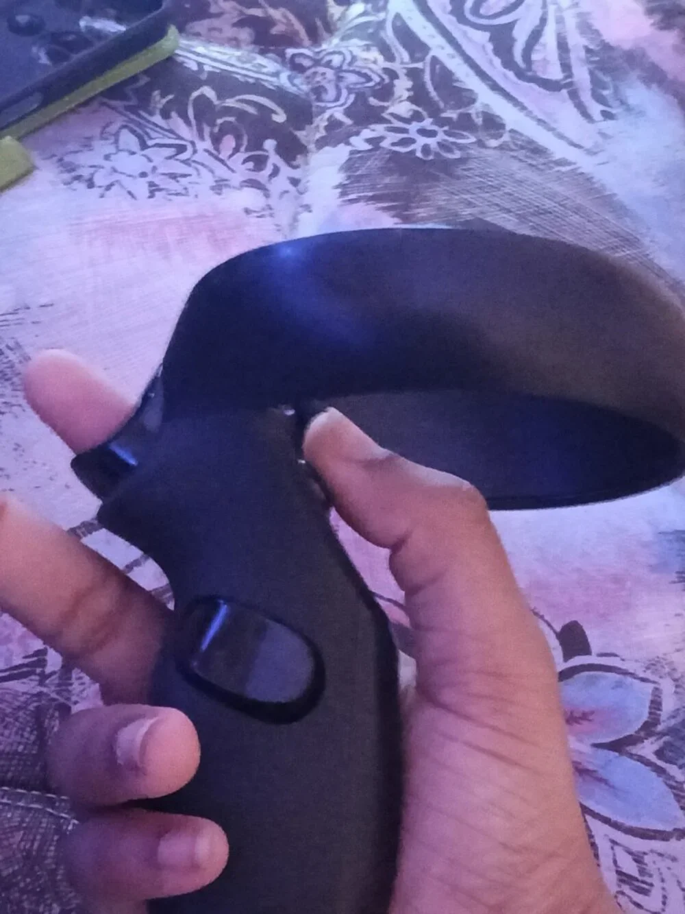 Meta Quest Oculus + remotes - Picture 8 of 8
